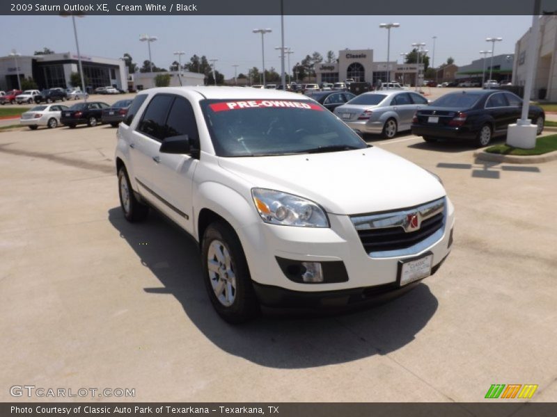 Cream White / Black 2009 Saturn Outlook XE