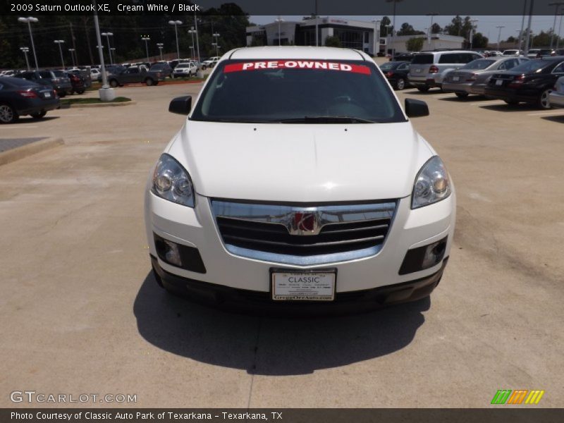 Cream White / Black 2009 Saturn Outlook XE