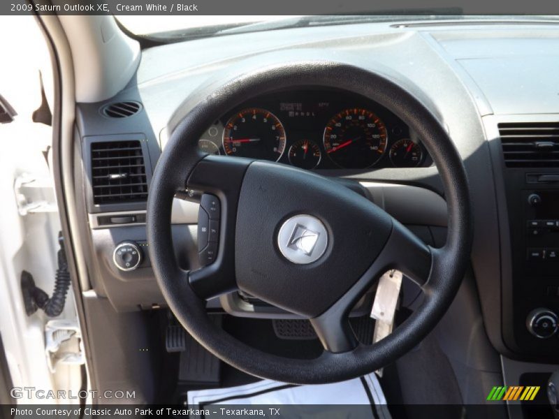 Cream White / Black 2009 Saturn Outlook XE