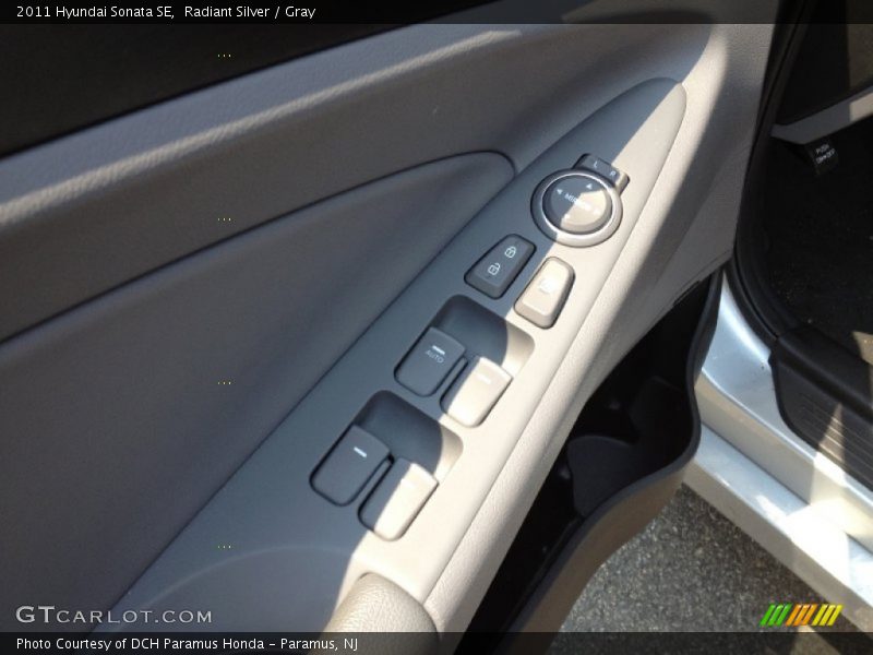 Radiant Silver / Gray 2011 Hyundai Sonata SE