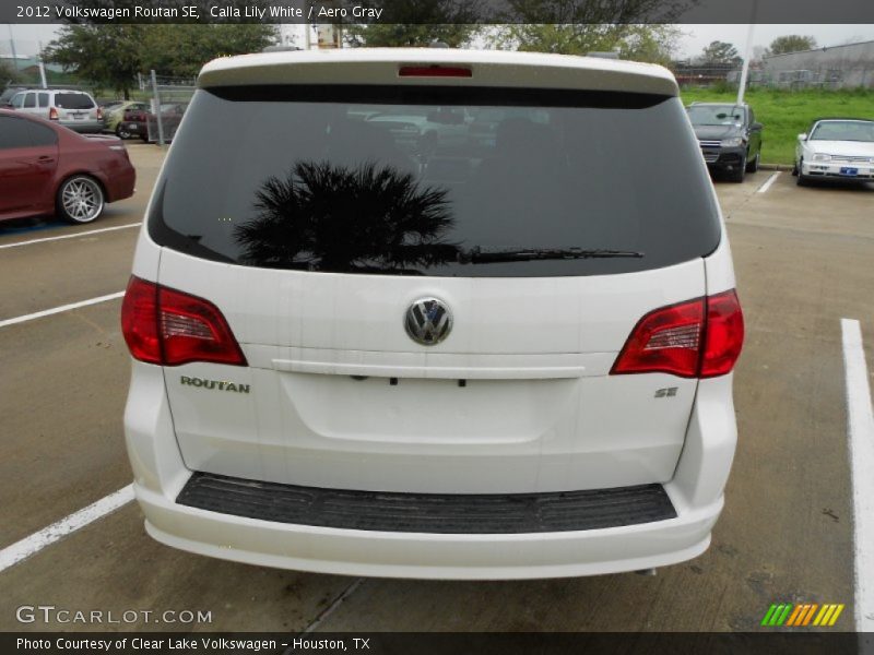 Calla Lily White / Aero Gray 2012 Volkswagen Routan SE