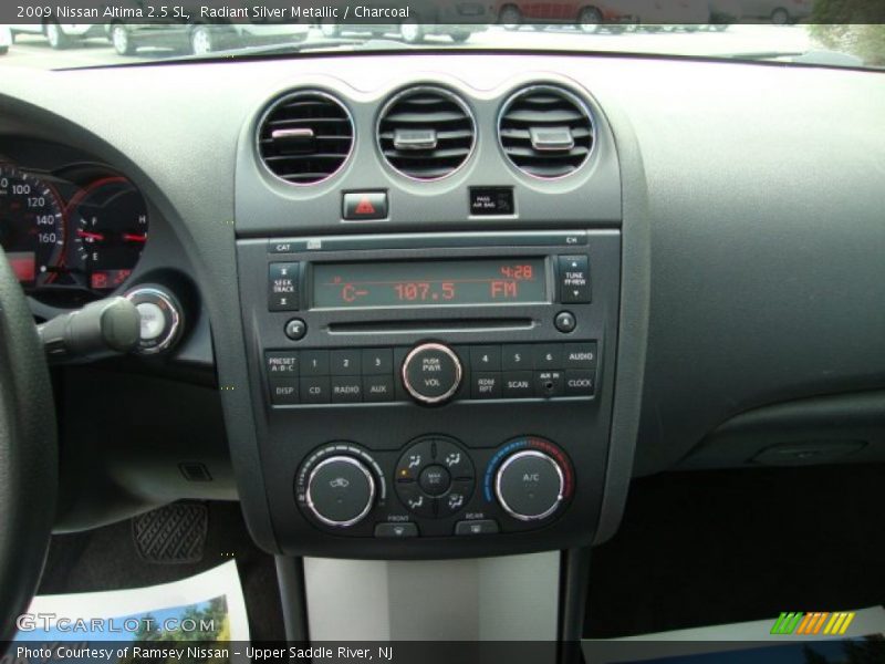 Radiant Silver Metallic / Charcoal 2009 Nissan Altima 2.5 SL