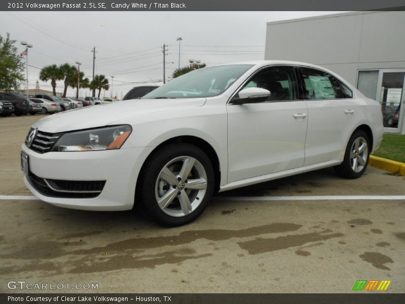Candy White / Titan Black 2012 Volkswagen Passat 2.5L SE