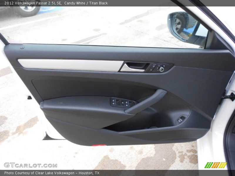 Candy White / Titan Black 2012 Volkswagen Passat 2.5L SE