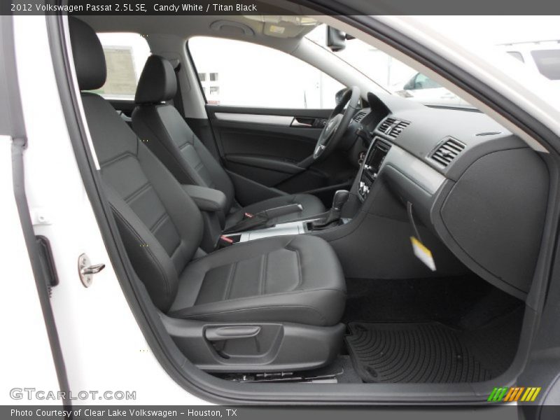 Candy White / Titan Black 2012 Volkswagen Passat 2.5L SE
