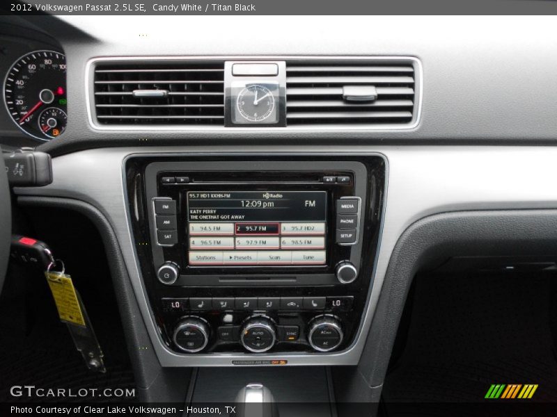Candy White / Titan Black 2012 Volkswagen Passat 2.5L SE