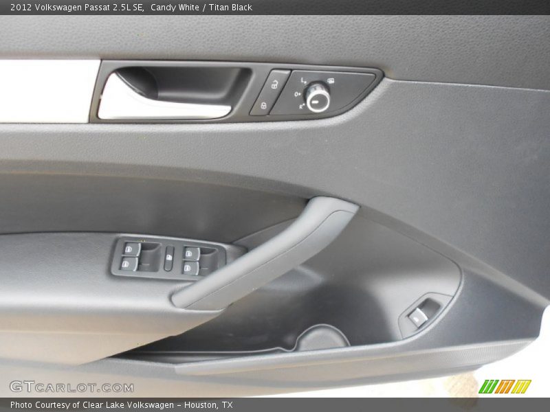 Candy White / Titan Black 2012 Volkswagen Passat 2.5L SE