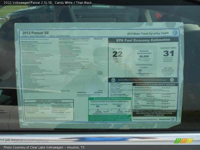 Candy White / Titan Black 2012 Volkswagen Passat 2.5L SE