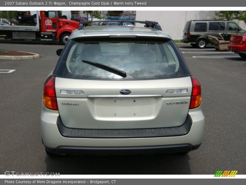 Champagne Gold Opal / Warm Ivory Tweed 2007 Subaru Outback 2.5i Wagon
