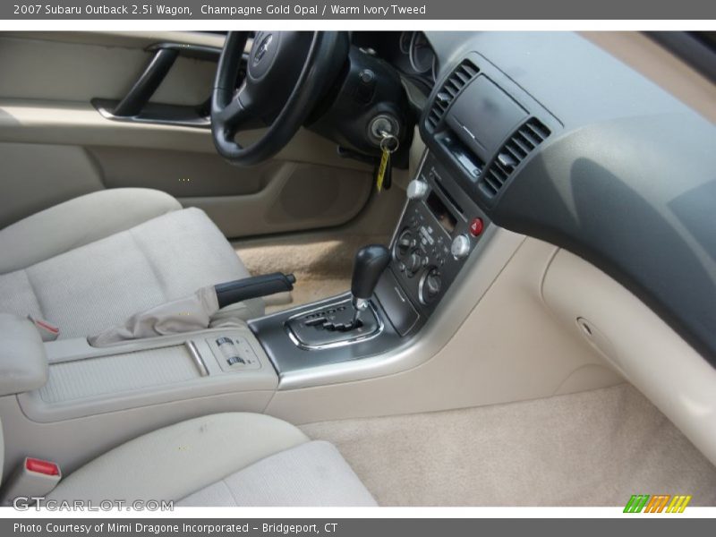 Champagne Gold Opal / Warm Ivory Tweed 2007 Subaru Outback 2.5i Wagon