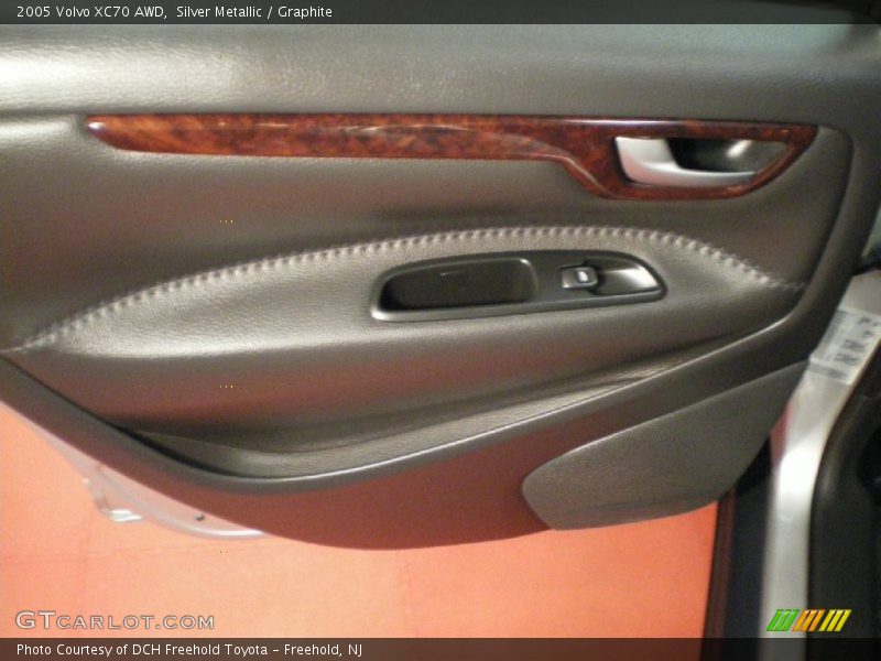 Silver Metallic / Graphite 2005 Volvo XC70 AWD