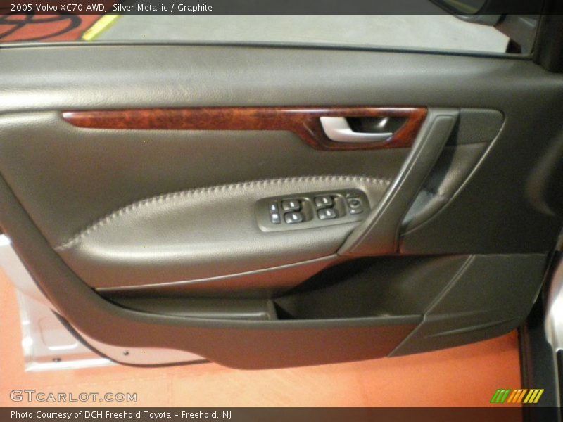 Silver Metallic / Graphite 2005 Volvo XC70 AWD