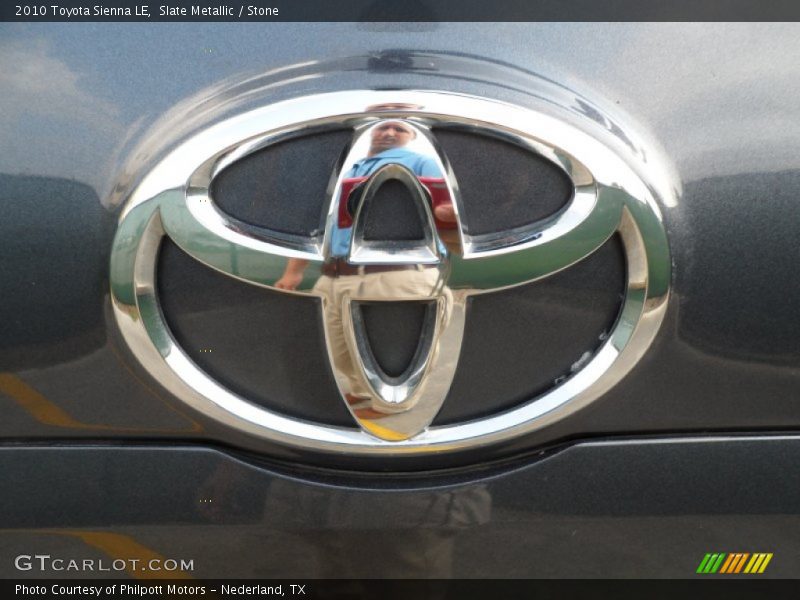  2010 Sienna LE Logo