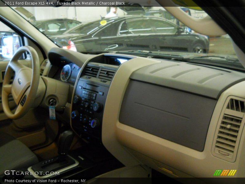 Tuxedo Black Metallic / Charcoal Black 2011 Ford Escape XLS 4x4