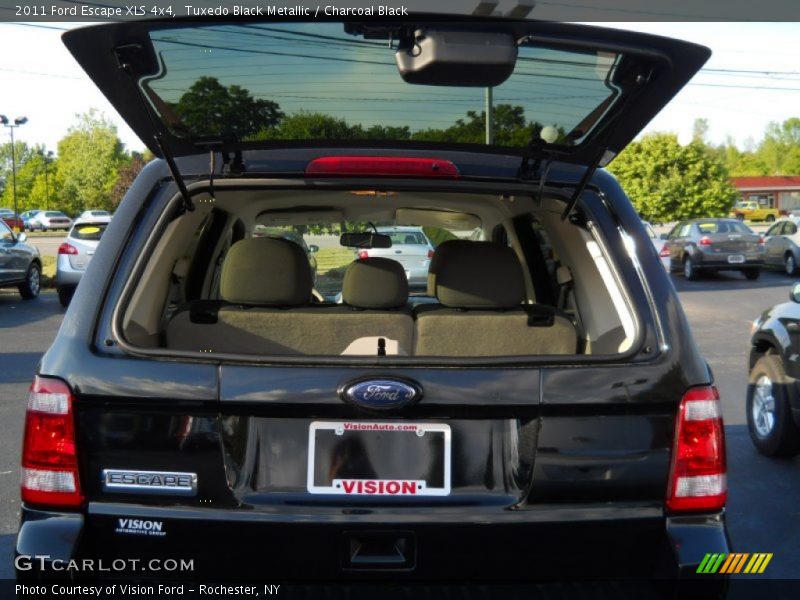Tuxedo Black Metallic / Charcoal Black 2011 Ford Escape XLS 4x4