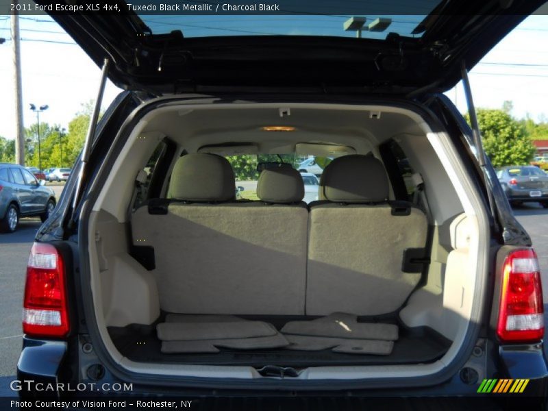 Tuxedo Black Metallic / Charcoal Black 2011 Ford Escape XLS 4x4