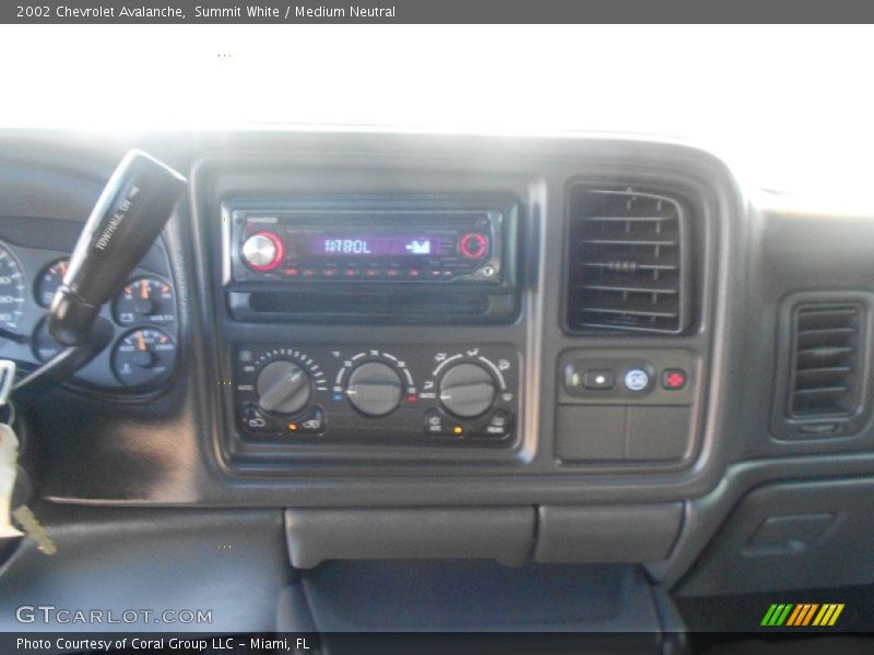 Summit White / Medium Neutral 2002 Chevrolet Avalanche