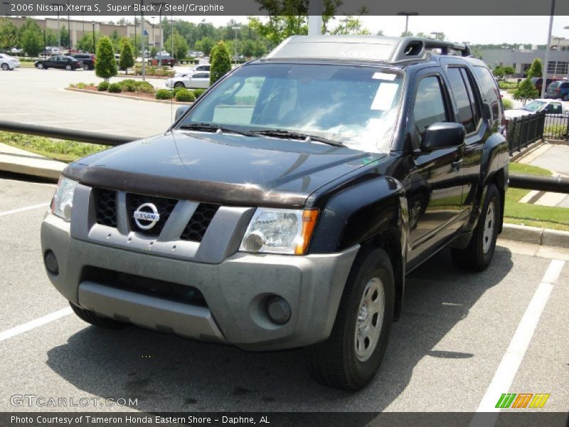 Front 3/4 View of 2006 Xterra S
