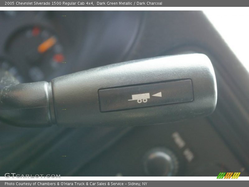 Dark Green Metallic / Dark Charcoal 2005 Chevrolet Silverado 1500 Regular Cab 4x4