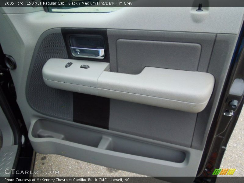 Black / Medium Flint/Dark Flint Grey 2005 Ford F150 XLT Regular Cab