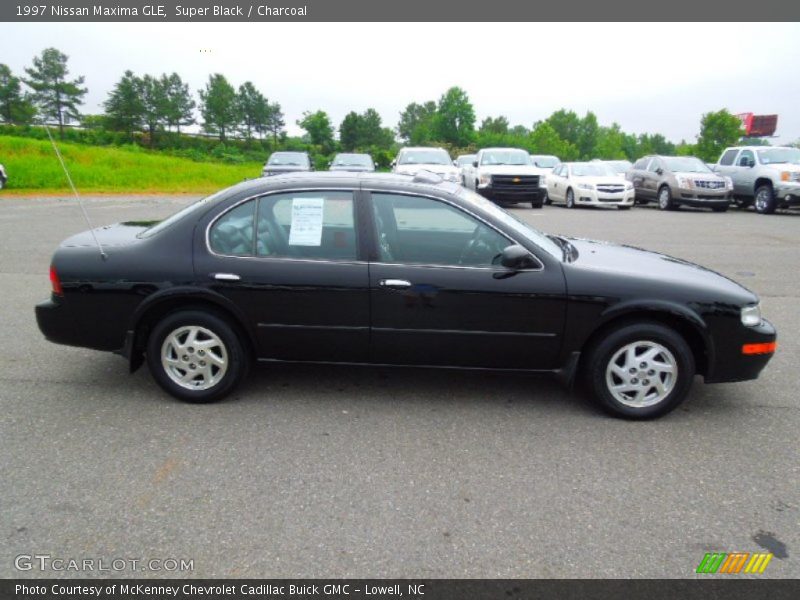 Super Black / Charcoal 1997 Nissan Maxima GLE