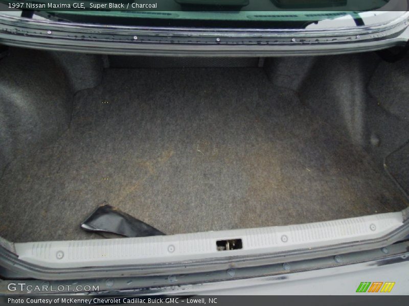 Super Black / Charcoal 1997 Nissan Maxima GLE