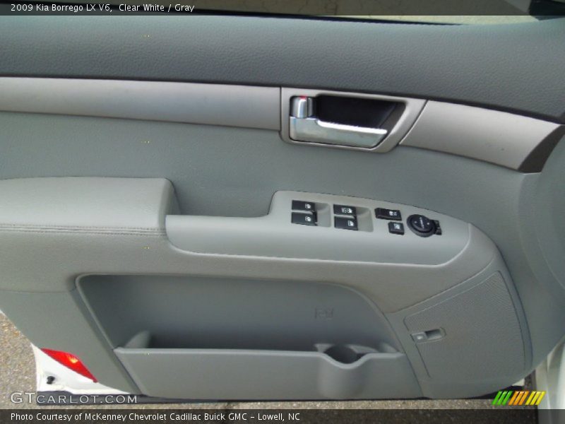 Clear White / Gray 2009 Kia Borrego LX V6