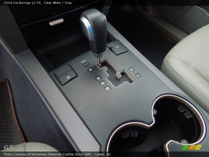 Clear White / Gray 2009 Kia Borrego LX V6