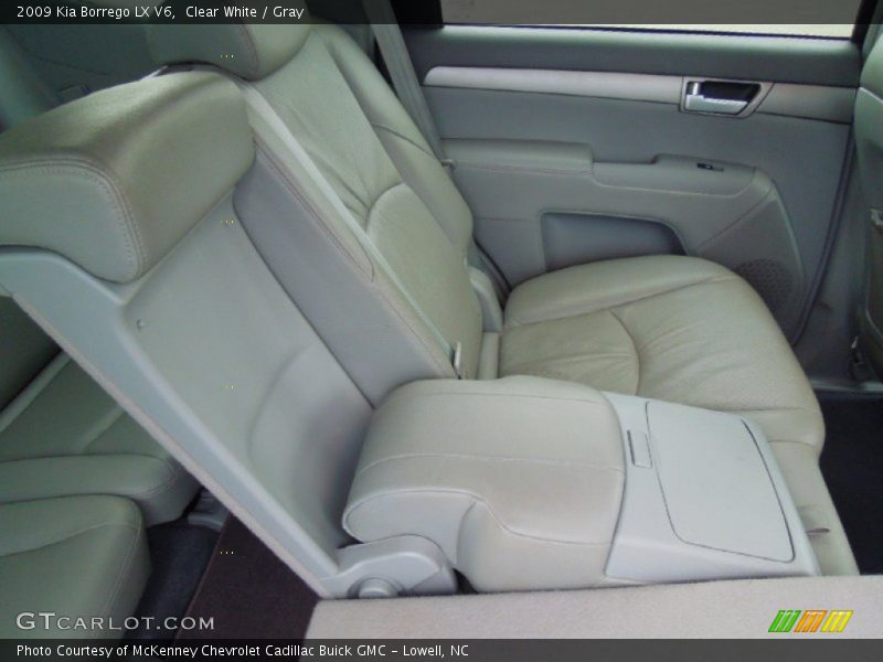 Clear White / Gray 2009 Kia Borrego LX V6