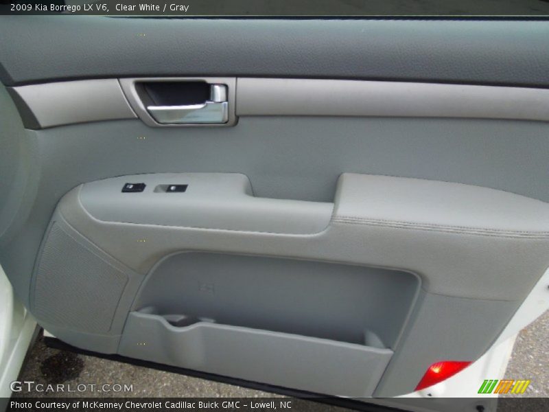 Clear White / Gray 2009 Kia Borrego LX V6