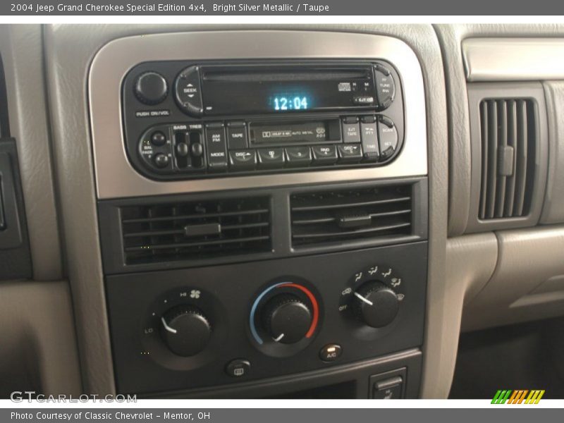 Bright Silver Metallic / Taupe 2004 Jeep Grand Cherokee Special Edition 4x4