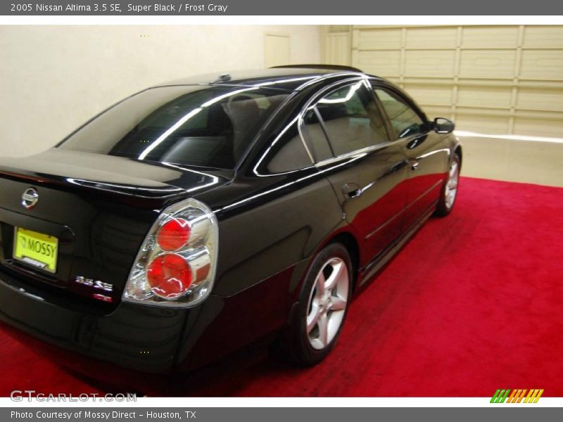Super Black / Frost Gray 2005 Nissan Altima 3.5 SE
