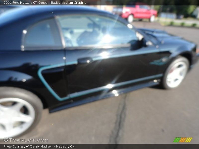 Black / Medium Graphite 2001 Ford Mustang GT Coupe