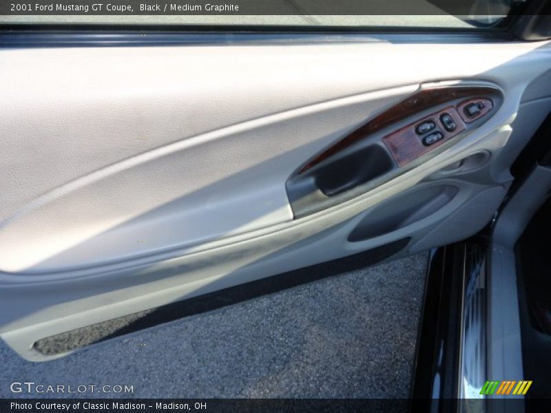 Black / Medium Graphite 2001 Ford Mustang GT Coupe