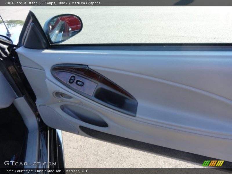 Black / Medium Graphite 2001 Ford Mustang GT Coupe