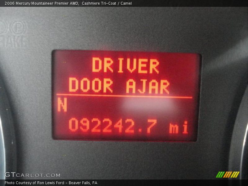 Cashmere Tri-Coat / Camel 2006 Mercury Mountaineer Premier AWD