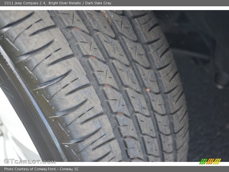 Bright Silver Metallic / Dark Slate Gray 2011 Jeep Compass 2.4