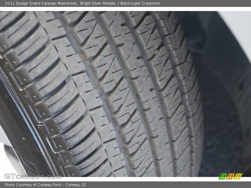 Bright Silver Metallic / Black/Light Graystone 2011 Dodge Grand Caravan Mainstreet