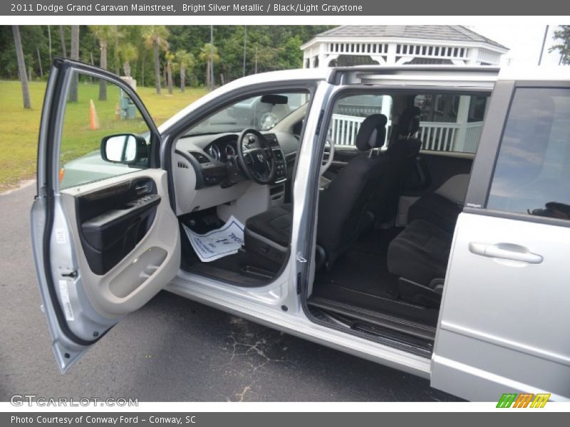 Bright Silver Metallic / Black/Light Graystone 2011 Dodge Grand Caravan Mainstreet