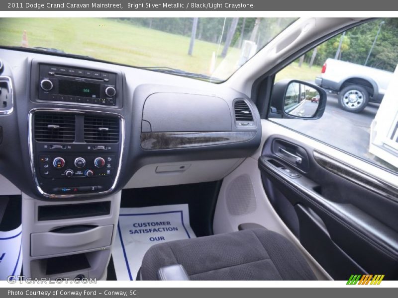 Bright Silver Metallic / Black/Light Graystone 2011 Dodge Grand Caravan Mainstreet