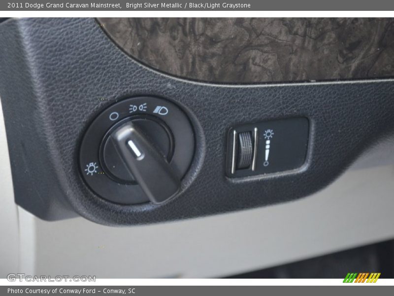 Bright Silver Metallic / Black/Light Graystone 2011 Dodge Grand Caravan Mainstreet