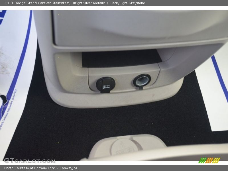 Bright Silver Metallic / Black/Light Graystone 2011 Dodge Grand Caravan Mainstreet