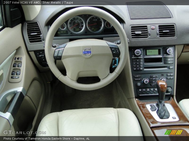 Dashboard of 2007 XC90 V8 AWD