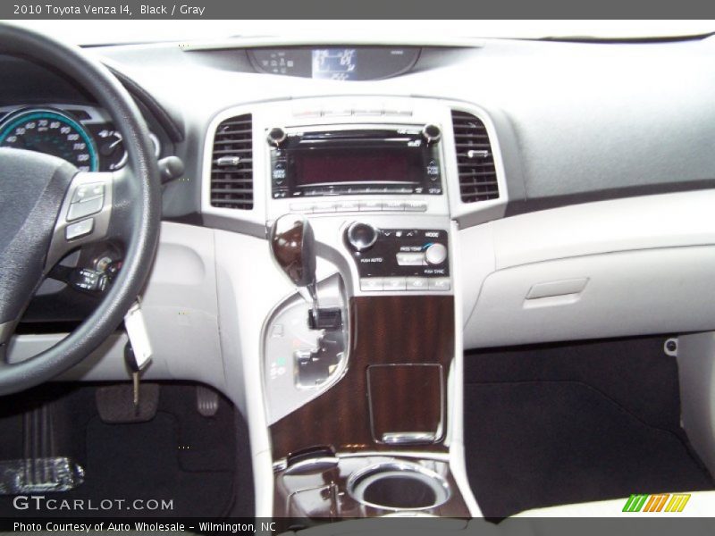 Black / Gray 2010 Toyota Venza I4