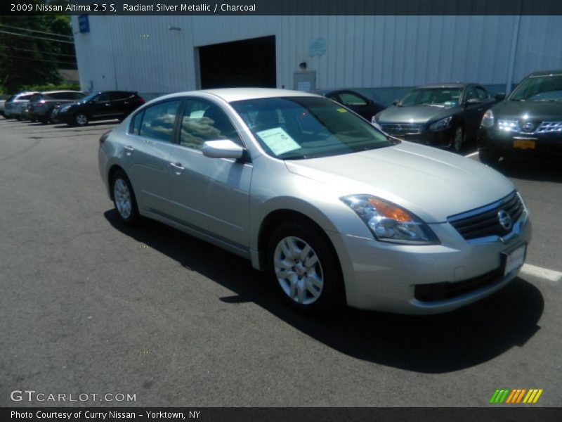 Radiant Silver Metallic / Charcoal 2009 Nissan Altima 2.5 S