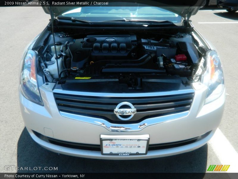 Radiant Silver Metallic / Charcoal 2009 Nissan Altima 2.5 S