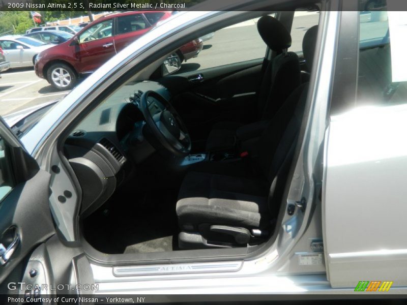 Radiant Silver Metallic / Charcoal 2009 Nissan Altima 2.5 S