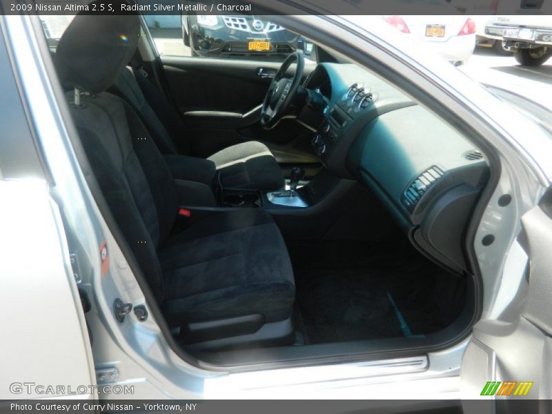 Radiant Silver Metallic / Charcoal 2009 Nissan Altima 2.5 S