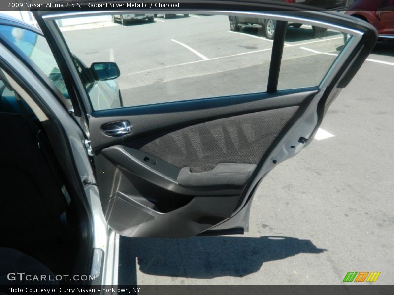 Radiant Silver Metallic / Charcoal 2009 Nissan Altima 2.5 S