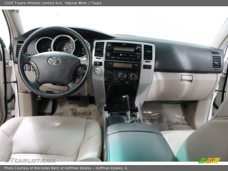 Dashboard of 2006 4Runner Limited 4x4
